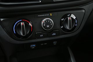 Halvkombi Hyundai i10 18 av 22