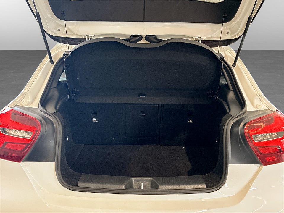 Bild på Mercedes-Benz A180 AMG Line 122hk Aut SPORTSTOLAR BLUETOOTH