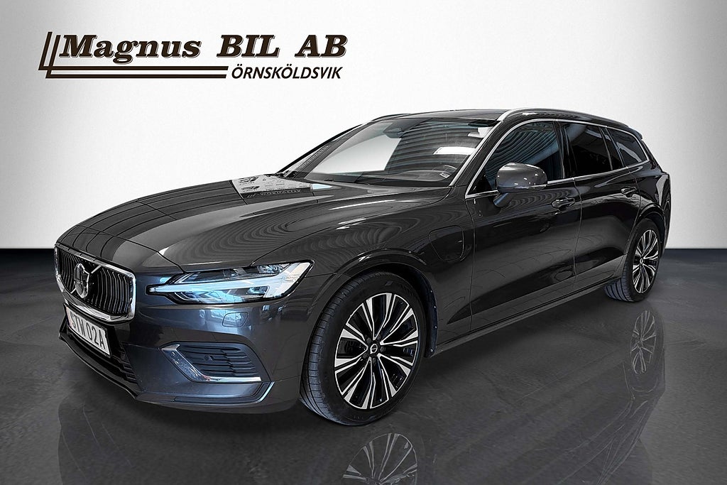 Volvo V60 Recharge T6 AWD Aut Core Edition V-hjul Värmare Kamera  2024 till salu hos Magnus Bil