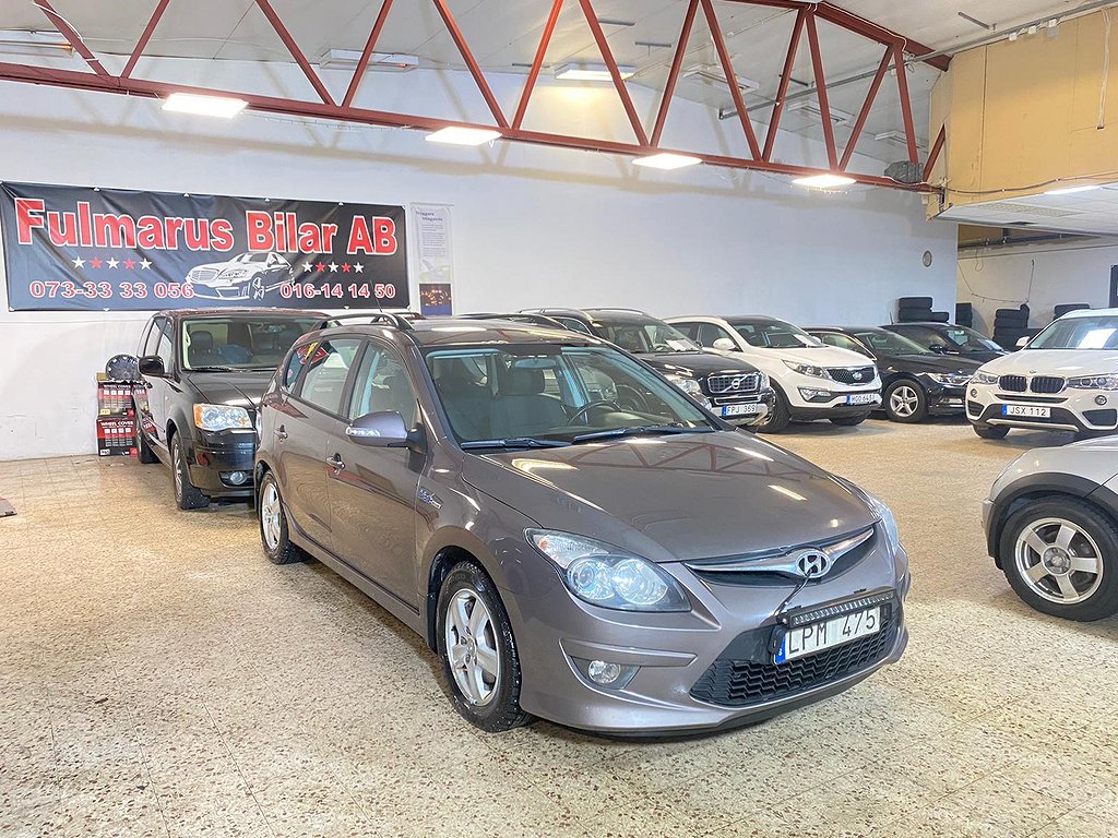 Hyundai i30 cw 1.6 CRDi Business Ny Servad & Ny Besiktigad 