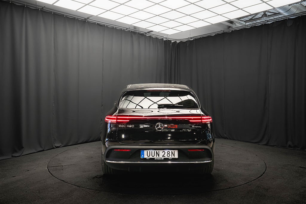 Mercedes-Benz EQC 400 4M AMG DISTRONIC+ KAMERA KEYLESS IHC+ 1-ÄGARE MOMS