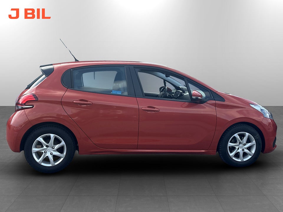Bild på Peugeot 208 Active 1.2 PT 82hk Aut KAMPANJRÄNTA 3,99%