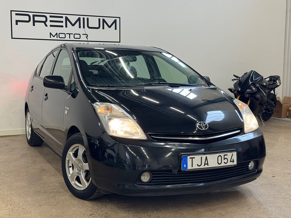Toyota Prius 1.5 VVT-i + 3CM CVT JBL, Navi 112hk