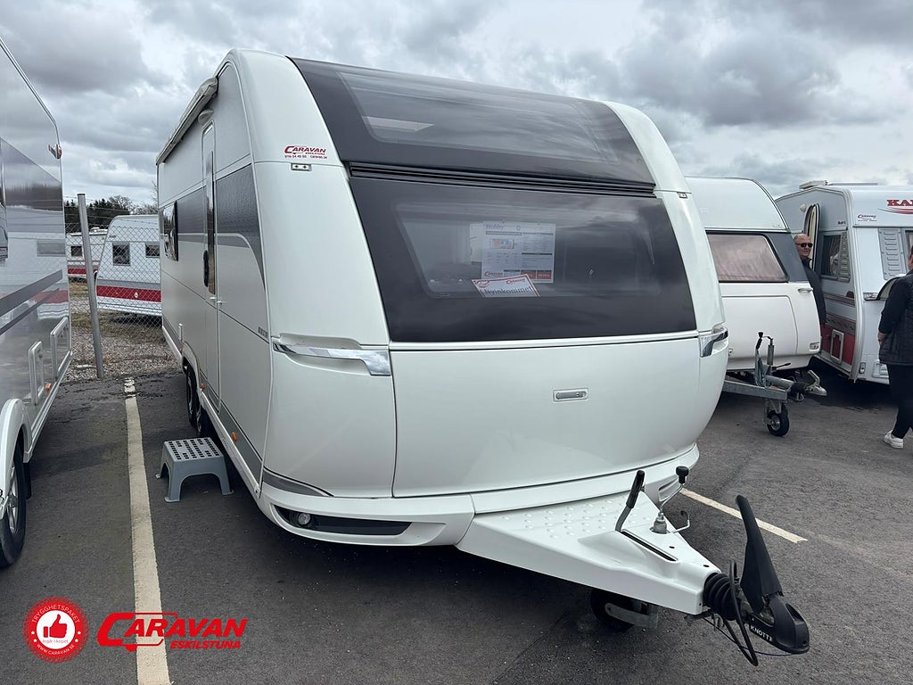 Hobby 660 WQM Maxia / Frontkök / Queenbed / AC