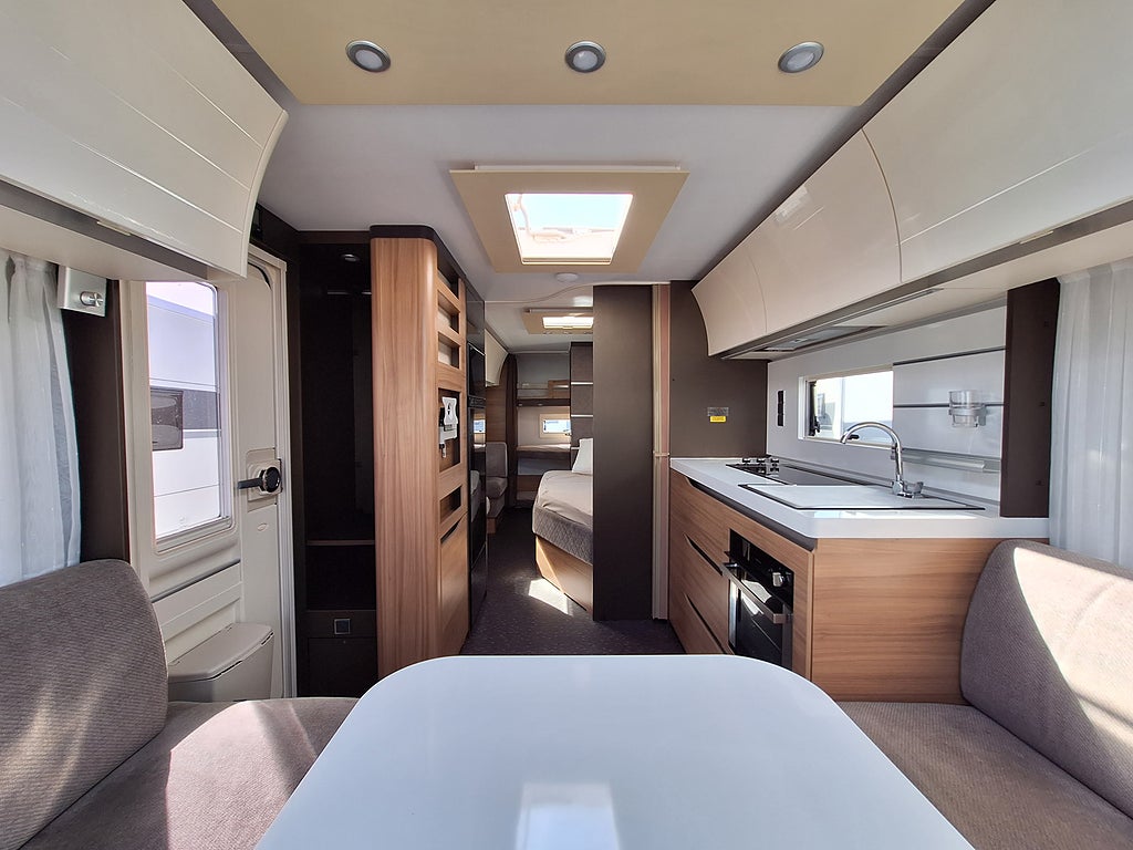 Adria Alpina 663 UK Barnkammare: 3 Bäddar