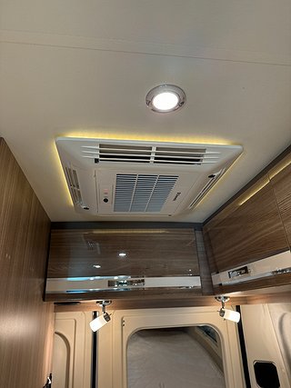 Husbil-halvintegrerad Rapido Van 56 130HK Automat 14 av 19