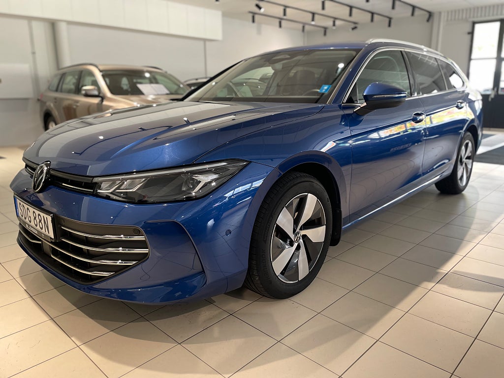 Volkswagen Passat Sportscombi 1.5 eTSI 150hk Business *Massage, Värmare