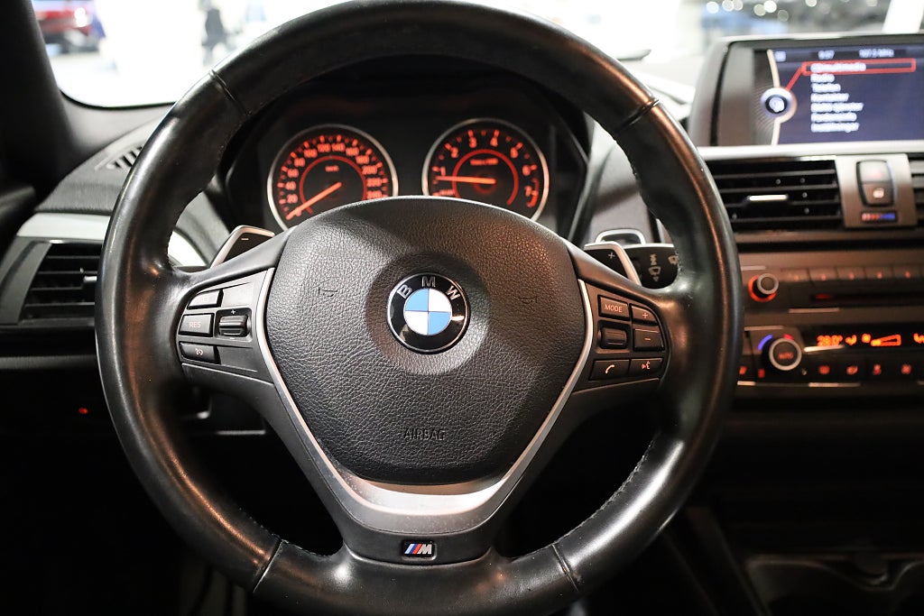 BMW M135i AUT M-Sport 320hk H&K Läder Blåtand Nyservad 2013