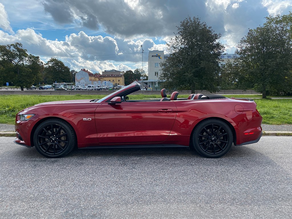 Ford Mustang GT Convertible GT 441hk