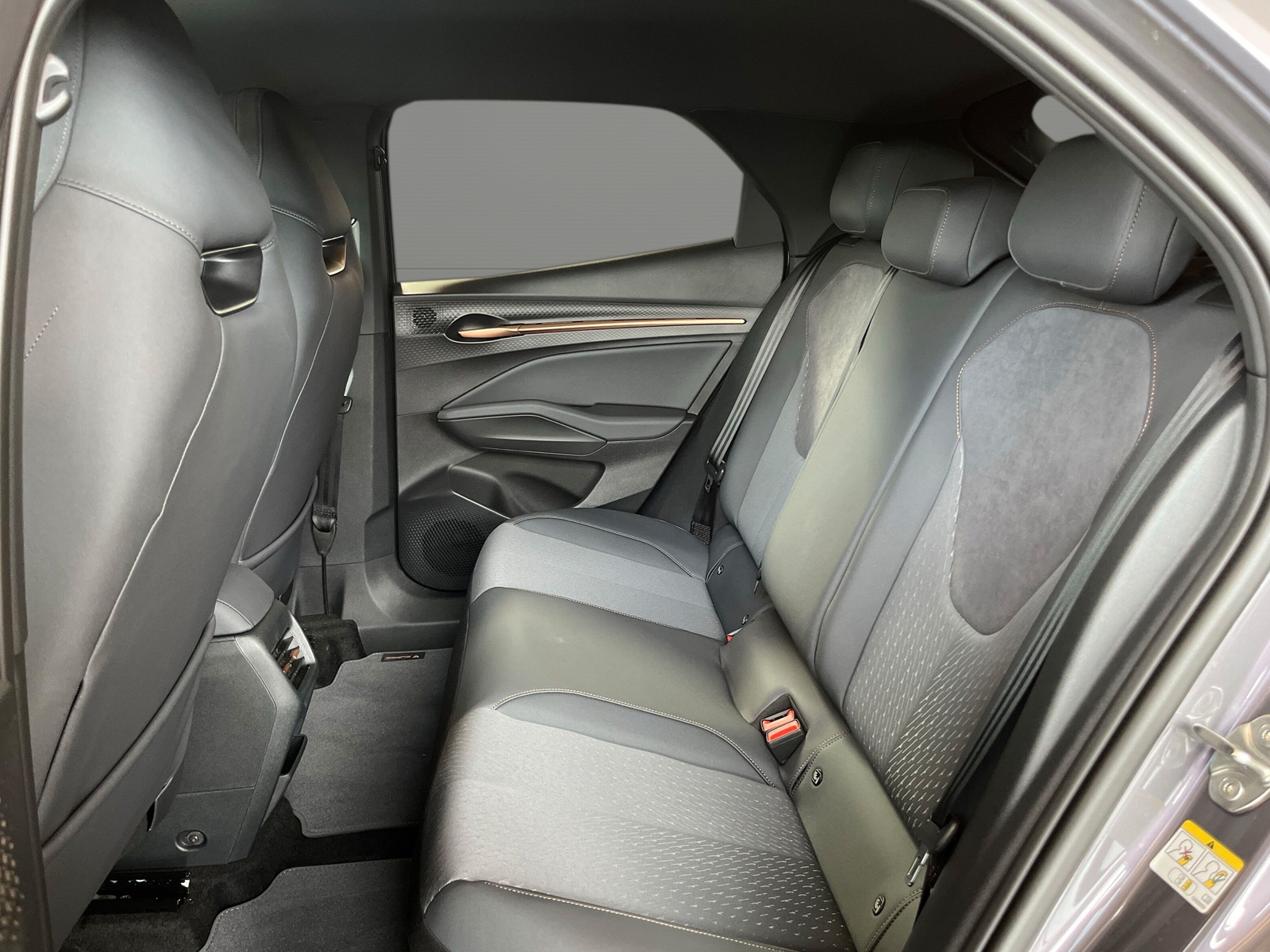 Cupra Raval 52kWh 211hk 2027, bild 7/32
