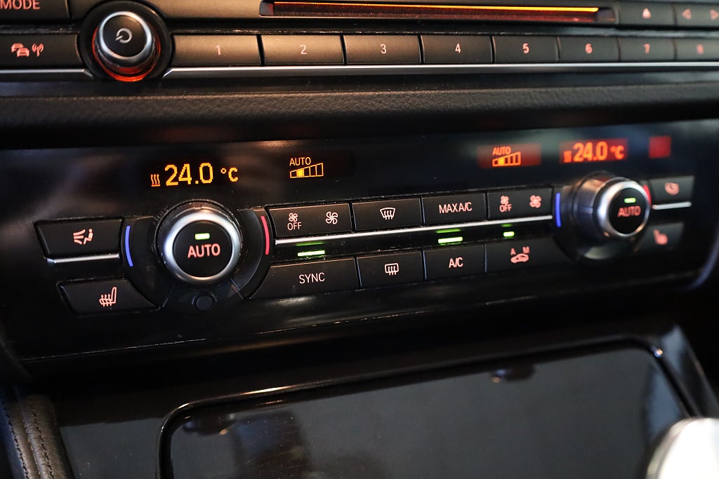 BMW 520d Touring AUT Drag Läder PDC Connected Blåtand Rattvärme