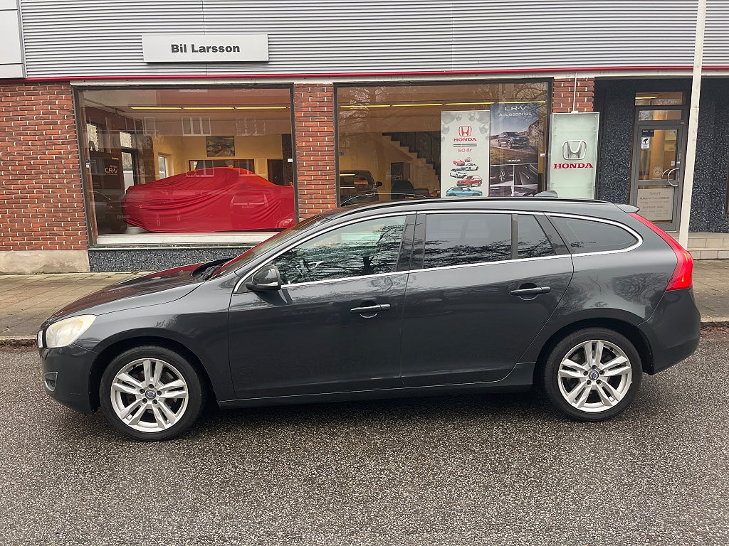 Volvo V60 T3 Momentum 