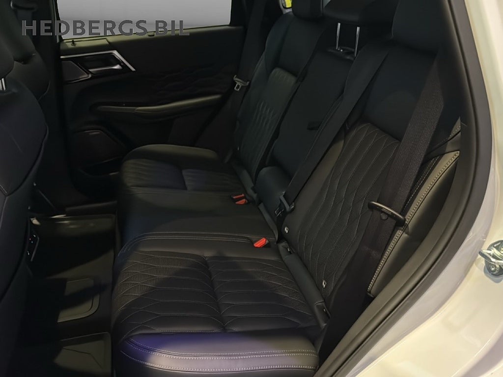 Mitsubishi Outlander  INST PHEV 2 TONE ( DEMOBIL) thumbnail