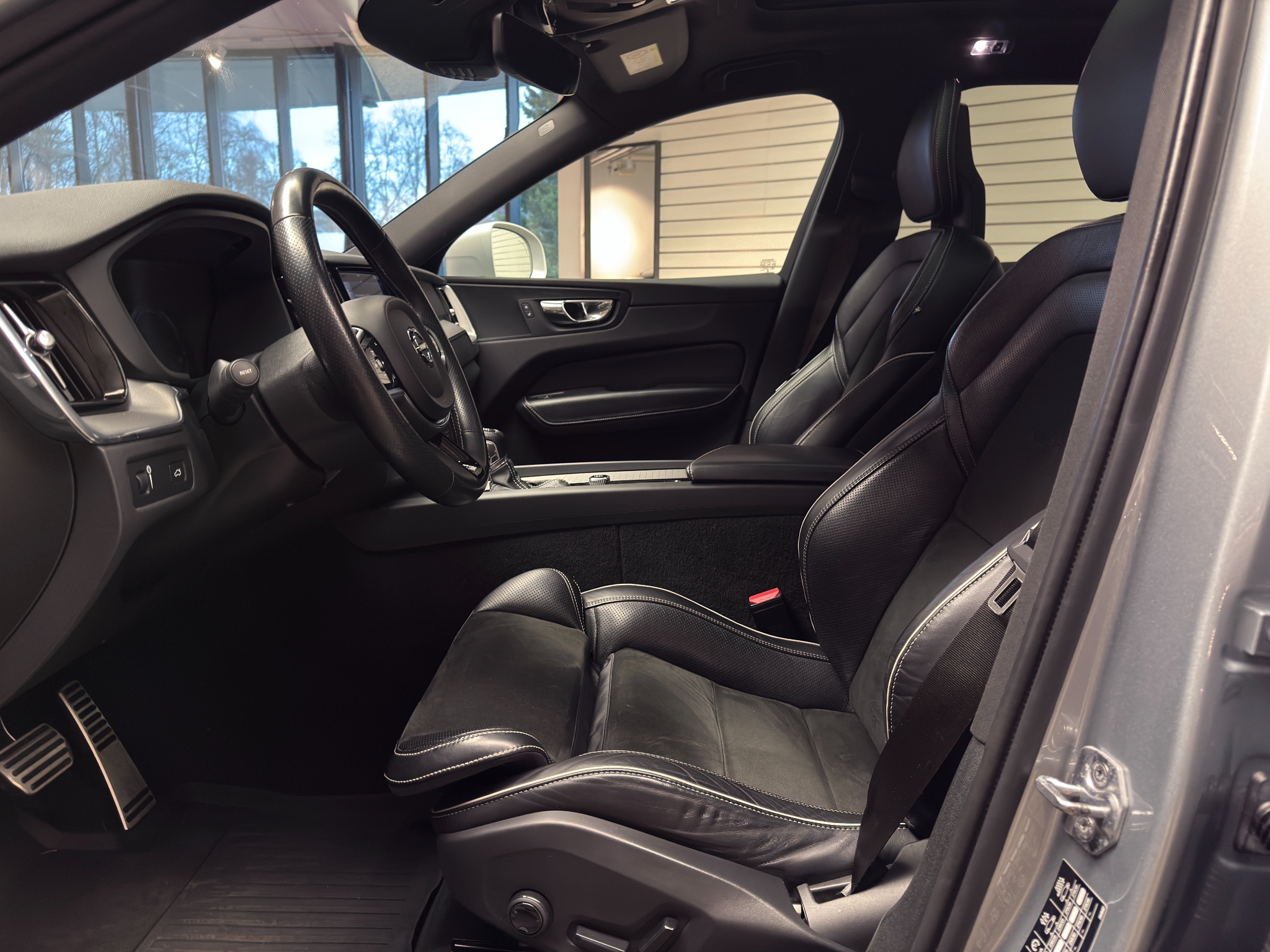 Volvo XC60 T5 AWD R-Design 254hk | Drag | Panorama | Klimatpaket 2018 - miniatyr 35