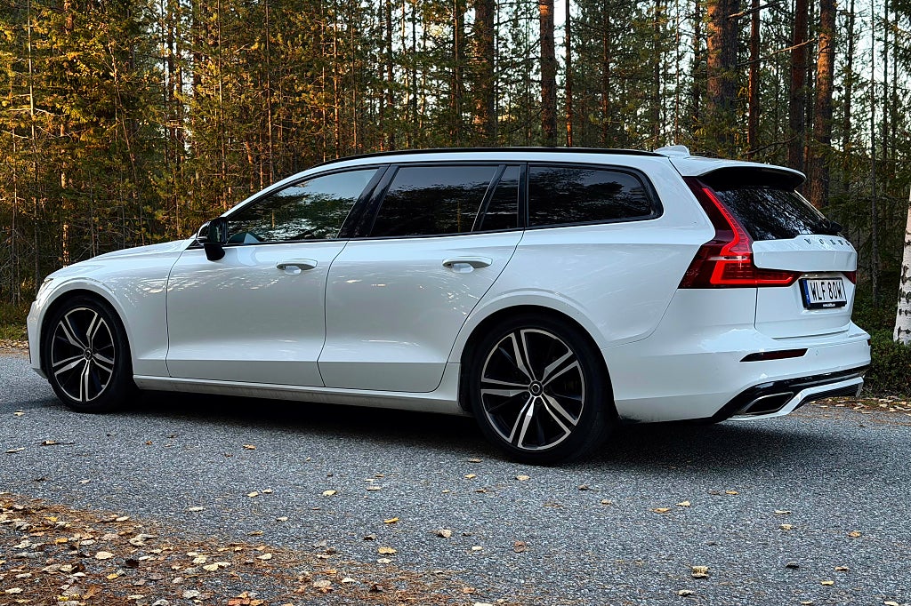 Volvo V60 D4 AWD Geartronic R-Design|Dragkrok|Svart innertak|VoC