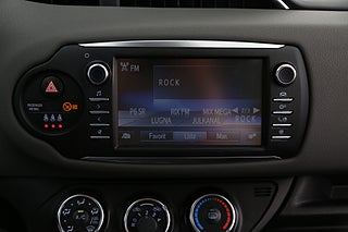 Halvkombi Toyota Yaris 22 av 23