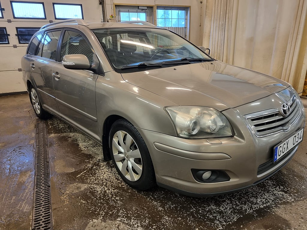 Toyota Avensis Kombi 2.0 D-4 Nybes. 16000 Mil Få ägare