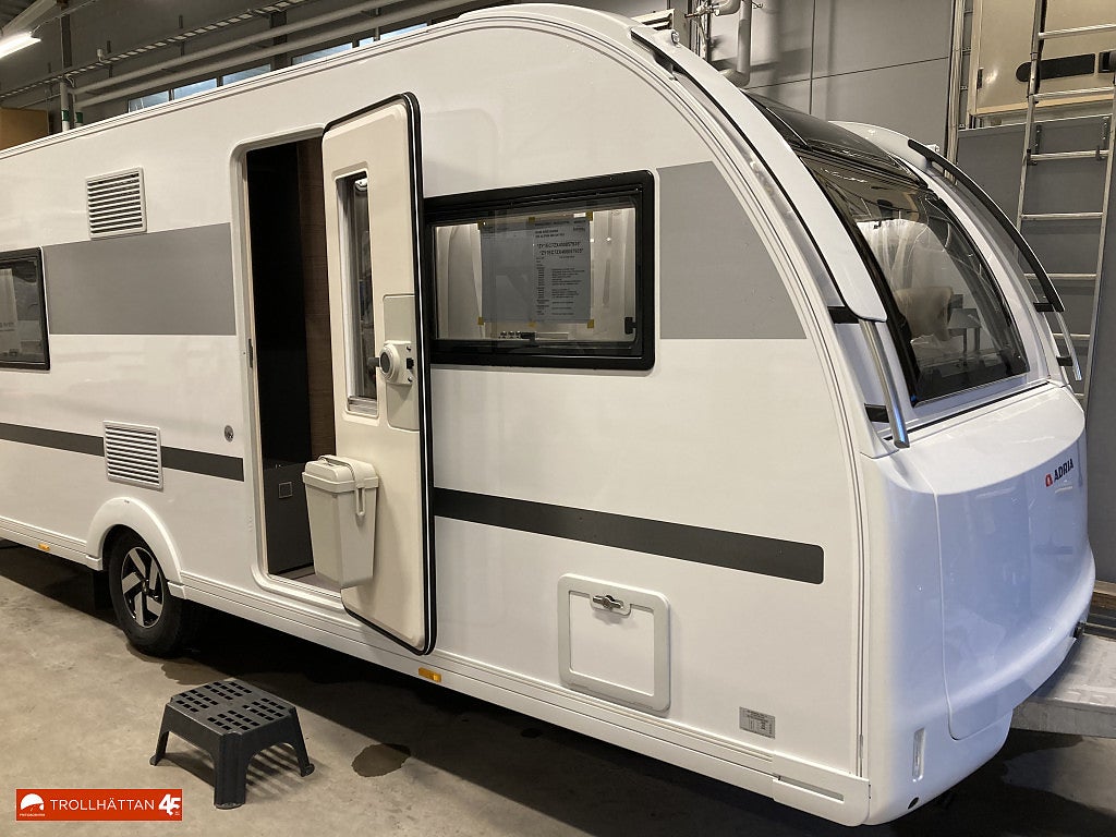 Adria Alpina 663 UK Barnkammare