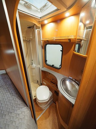 Husbil-halvintegrerad Dethleffs Esprit RT 8 av 15