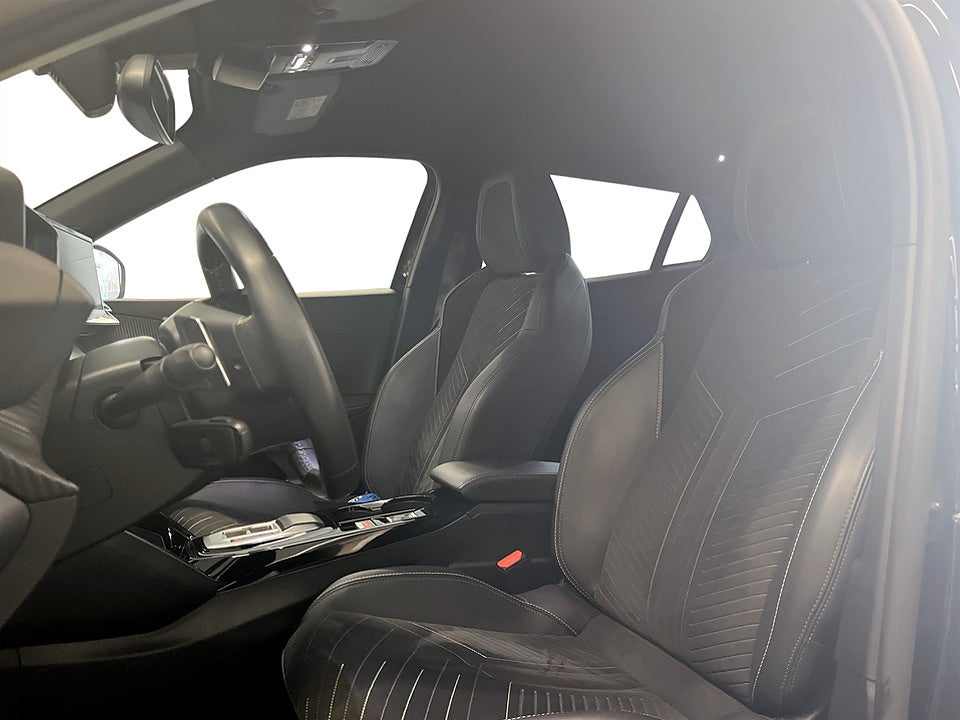 Bild på Peugeot 2008 GT Hybrid 145hk Aut ELSTOL B-KAMERA CARPLAY