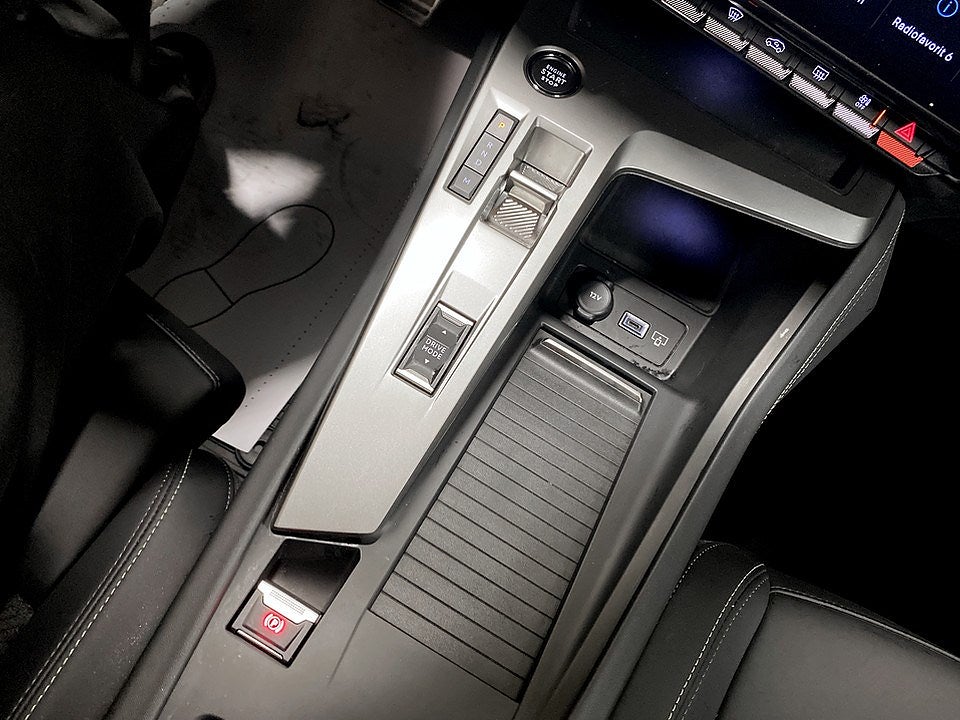 Bild på Peugeot 408 GT 1.2 PT 130hk Aut - B-KAMERA, ELSTOL