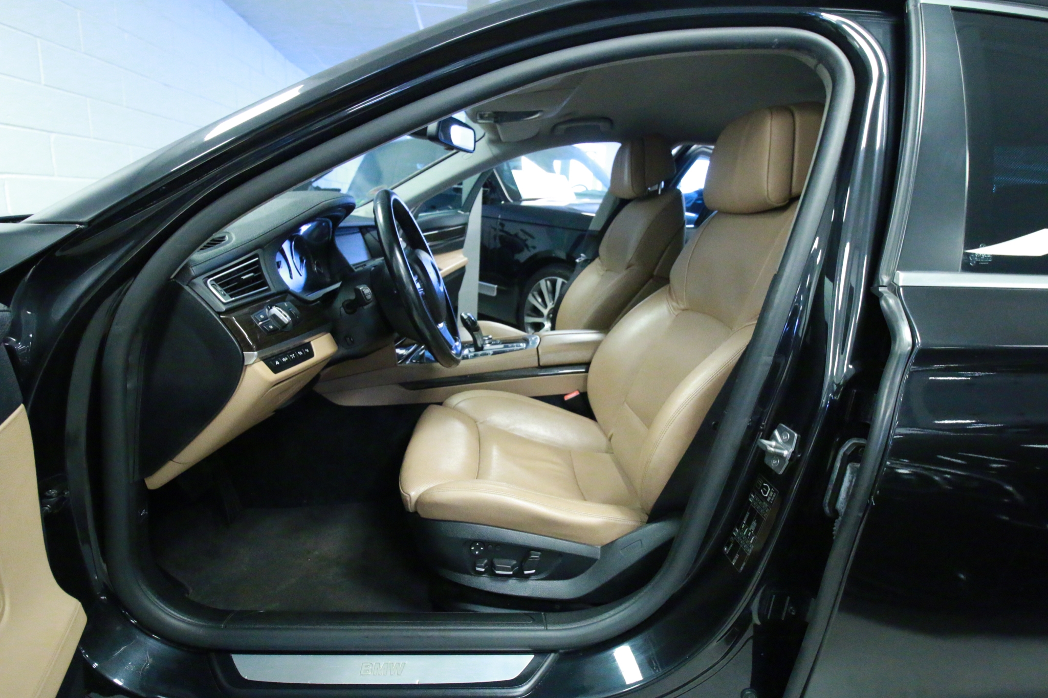 BMW 740 2010, bild 6/40