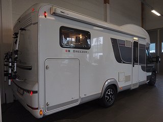 Husbil-halvintegrerad LMC Breezer H737 4 av 20