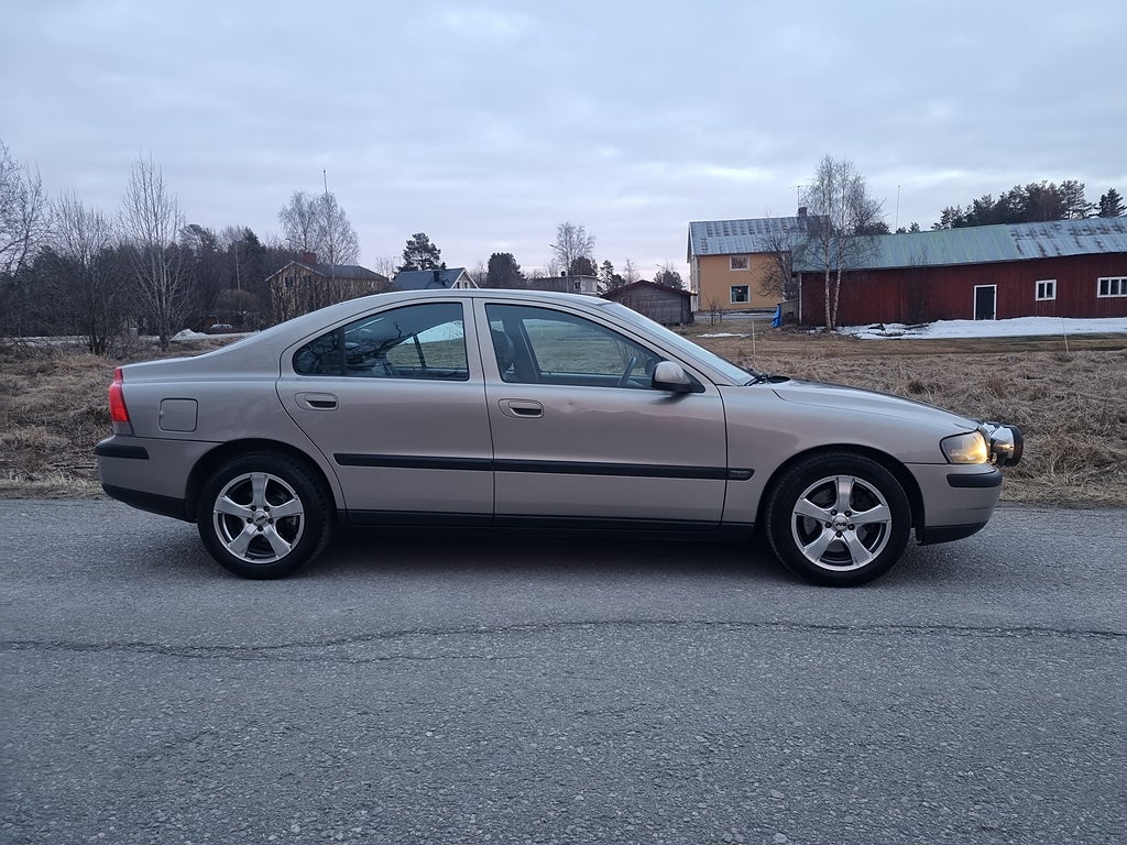 Volvo S60 2.4T 200HK 