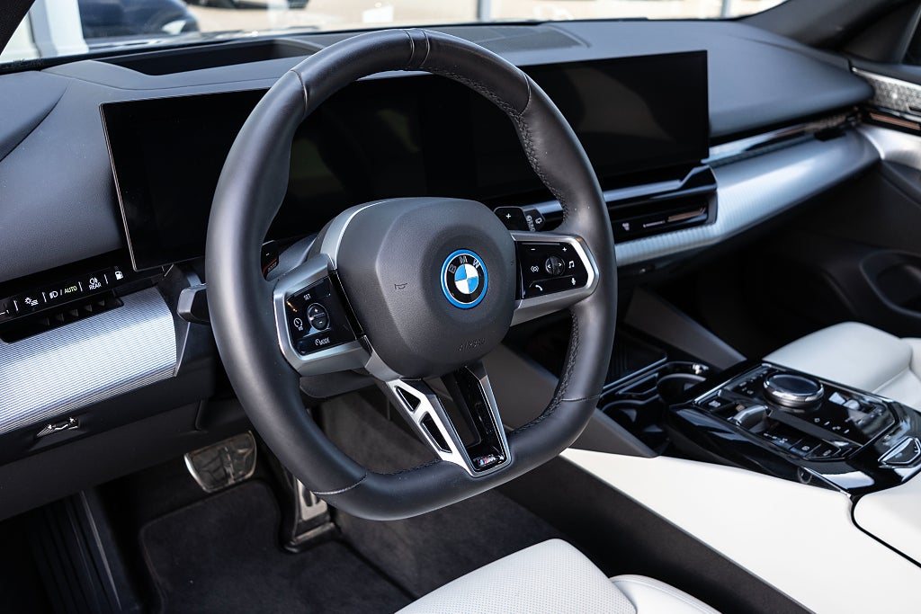 BMW 530e xDrive Touring M Sport Bowers & Wilkins