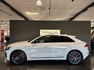 SUV Audi Q8 12 av 18