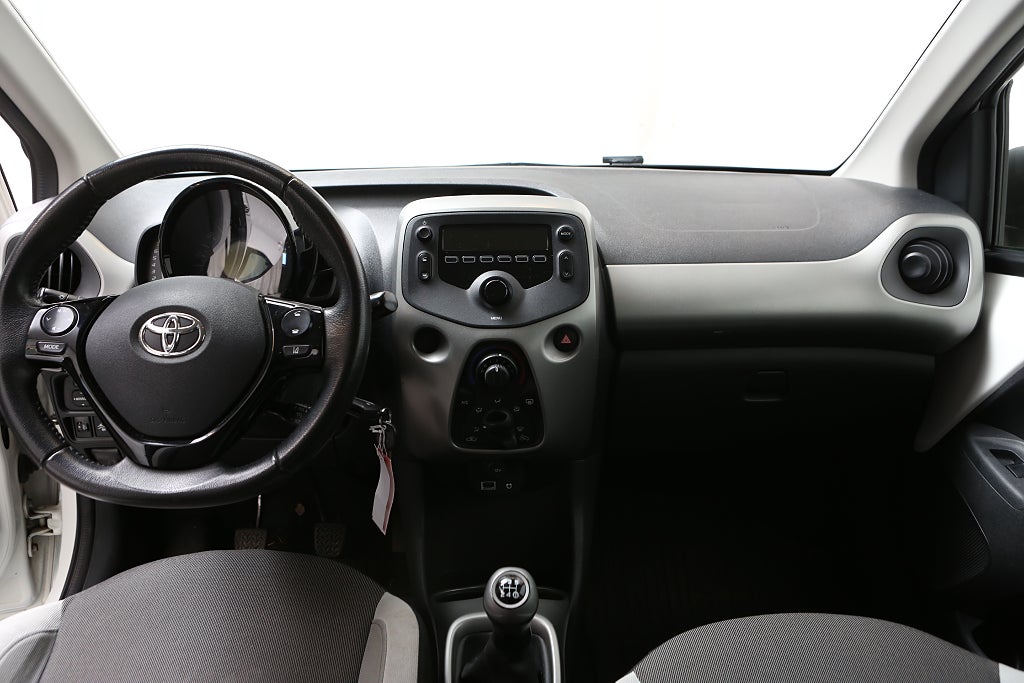 Toyota Aygo 1,0 VVT-i 69hk X-PLAY 5D 2016