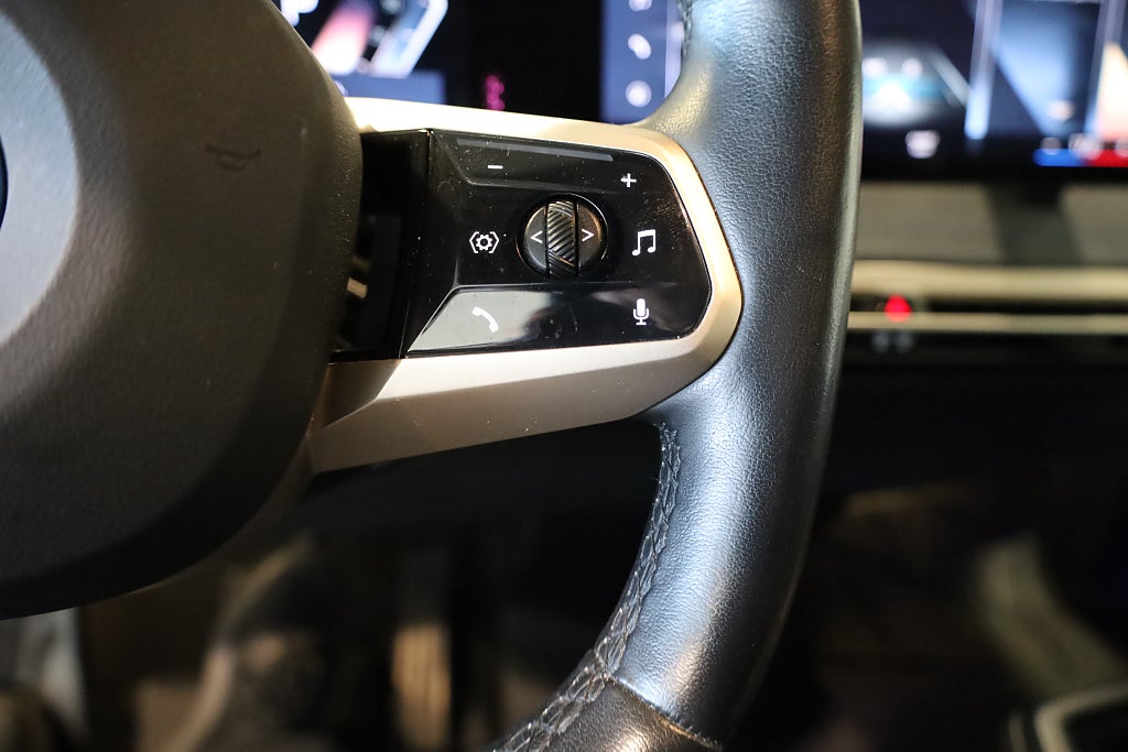 BMW iX xDrive50 Comfort Pano H&K 360° Leasbar HUD Drag