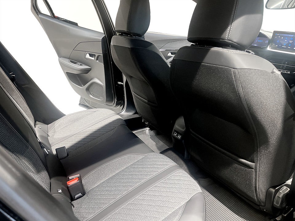 Bild på Peugeot 2008 Allure 1.2 PT 130hk Aut B-KAMERA CARPLAY