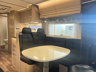 Husbil-halvintegrerad Kabe ROYAL 780 LXL 13 av 31