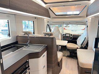 Husbil-halvintegrerad Adria Coral 670 SLT Supreme 28 av 37