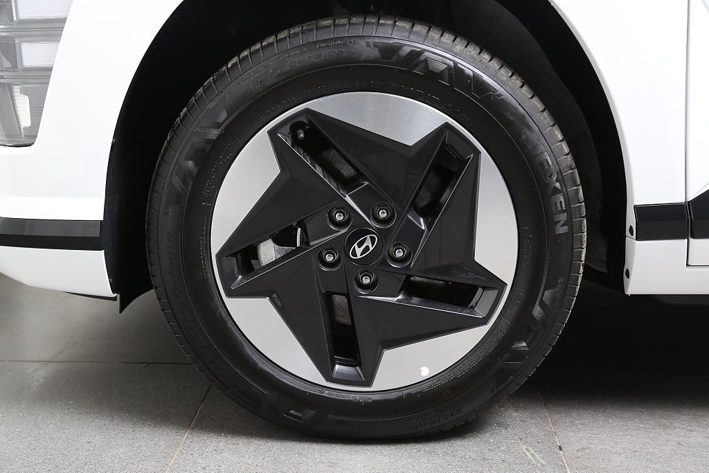 Hyundai Kona Electric 65,4kWh 512km Räckvidd Essential fd demo| Moms