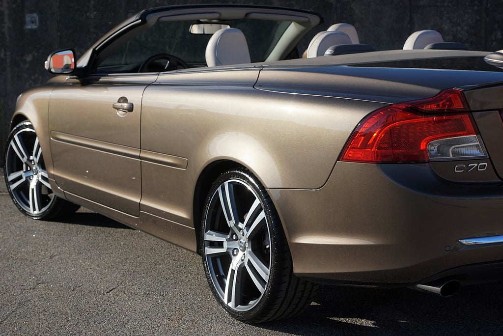 Volvo C70 T5 230hk Summum|Låga Mil|Sv-Såld|Keyless|Premium Sound|