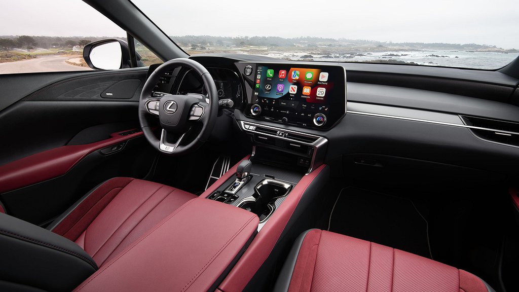 Lexus RX får en ny pekskärm på 14 tum som standard. Foto: Lexus 