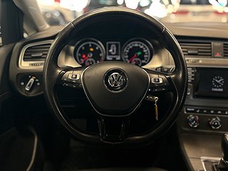 Volkswagen Golf 1.6 Kamera/Drag/D&M-värmare/S&V-däck/X-ljus
