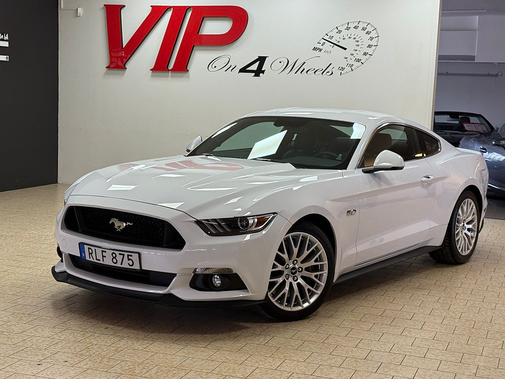 Ford Mustang GT V8 (422hk) Fastback Performance GPS B-kameraSv-Såld