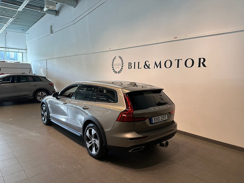 Volvo V60 Cross Country 2021 - miniatyr 2
