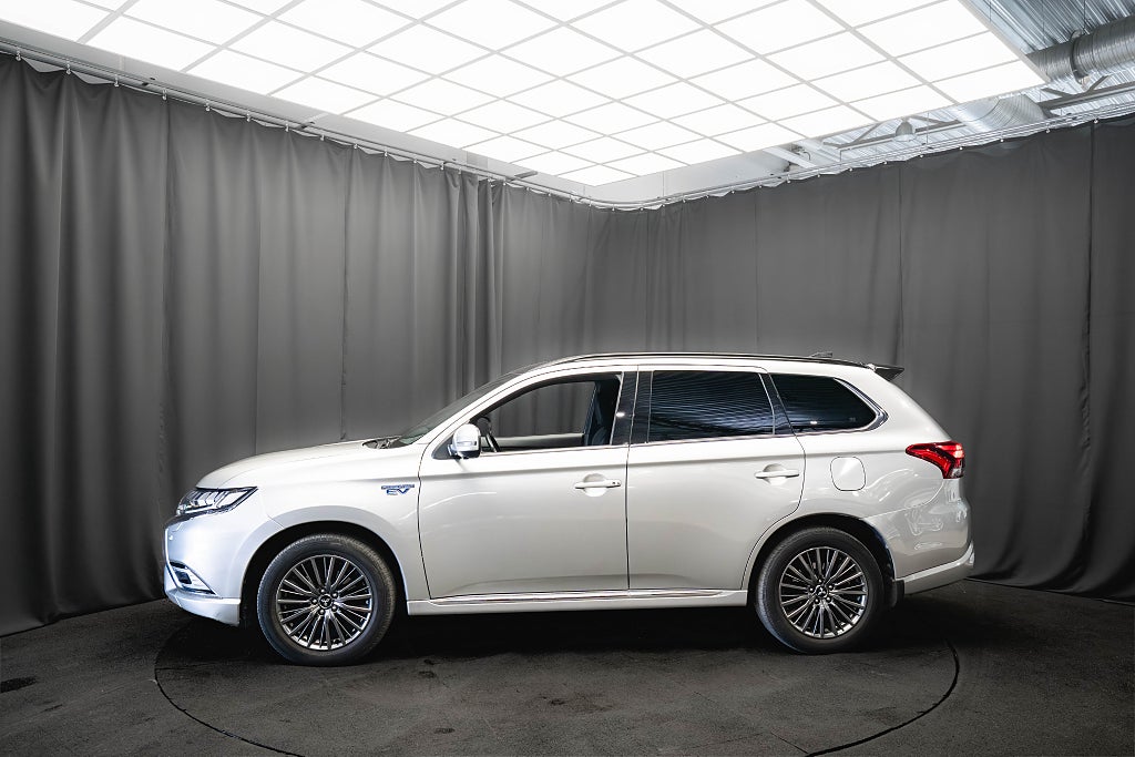 Mitsubishi Outlander PHEV Plug-in AWD S-Edition PANO DRAG LÄDER 360° ELSTOL