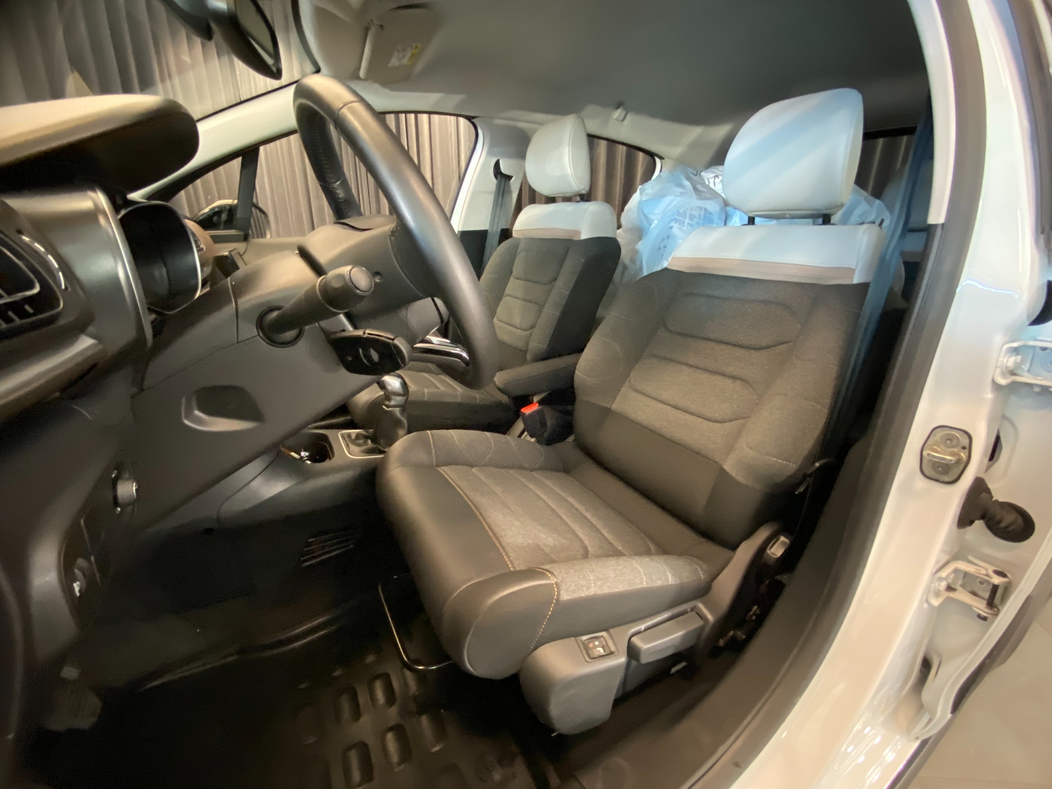 Citroen C3 SHINE PT 82 2023, photo 7/10