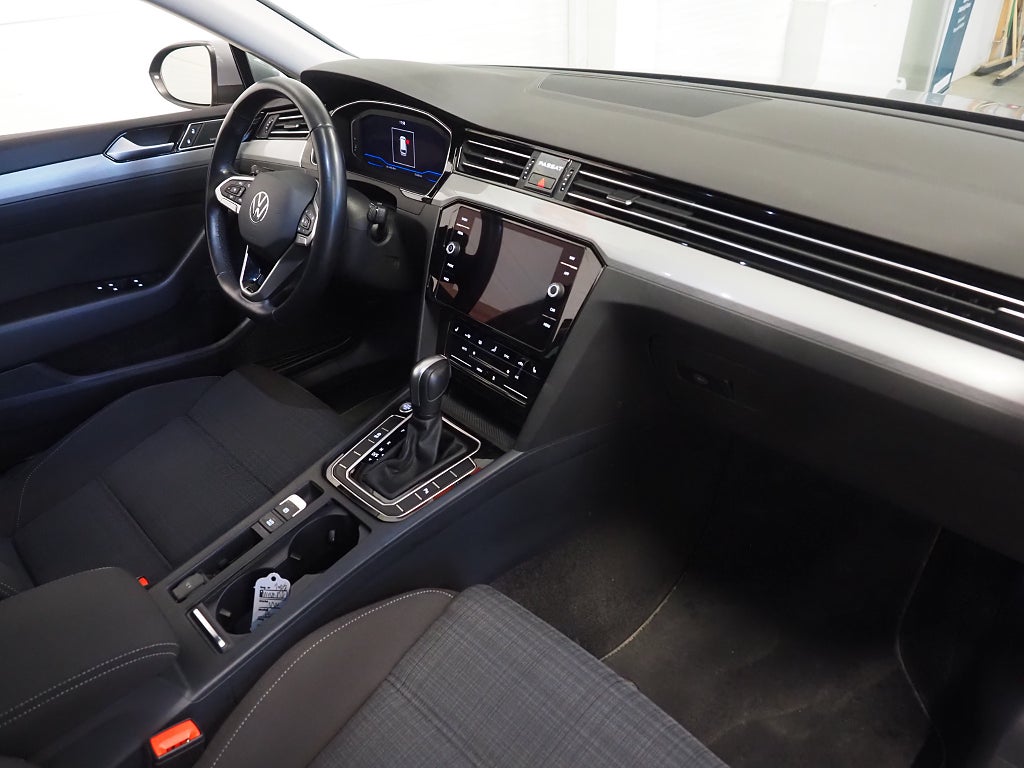 Volkswagen Passat SC 1.5 TSI 150hk DSG |Cockpit|Dynaudio|Drag|Värmare| 2022