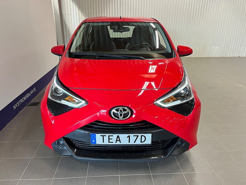 Toyota Aygo 5-dörrar 1.0 VVT-i X-PLAY / Kamera/ CarPlay/ V-hjul thumbnail