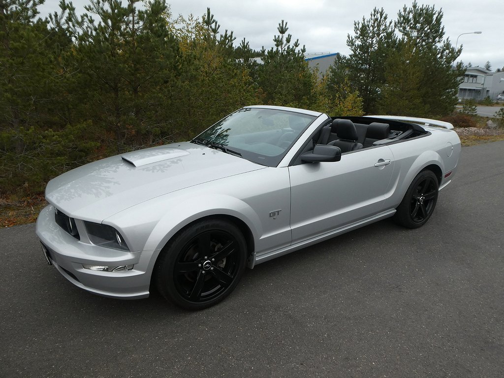 Ford Mustang GT Cab  / Inkommande bil