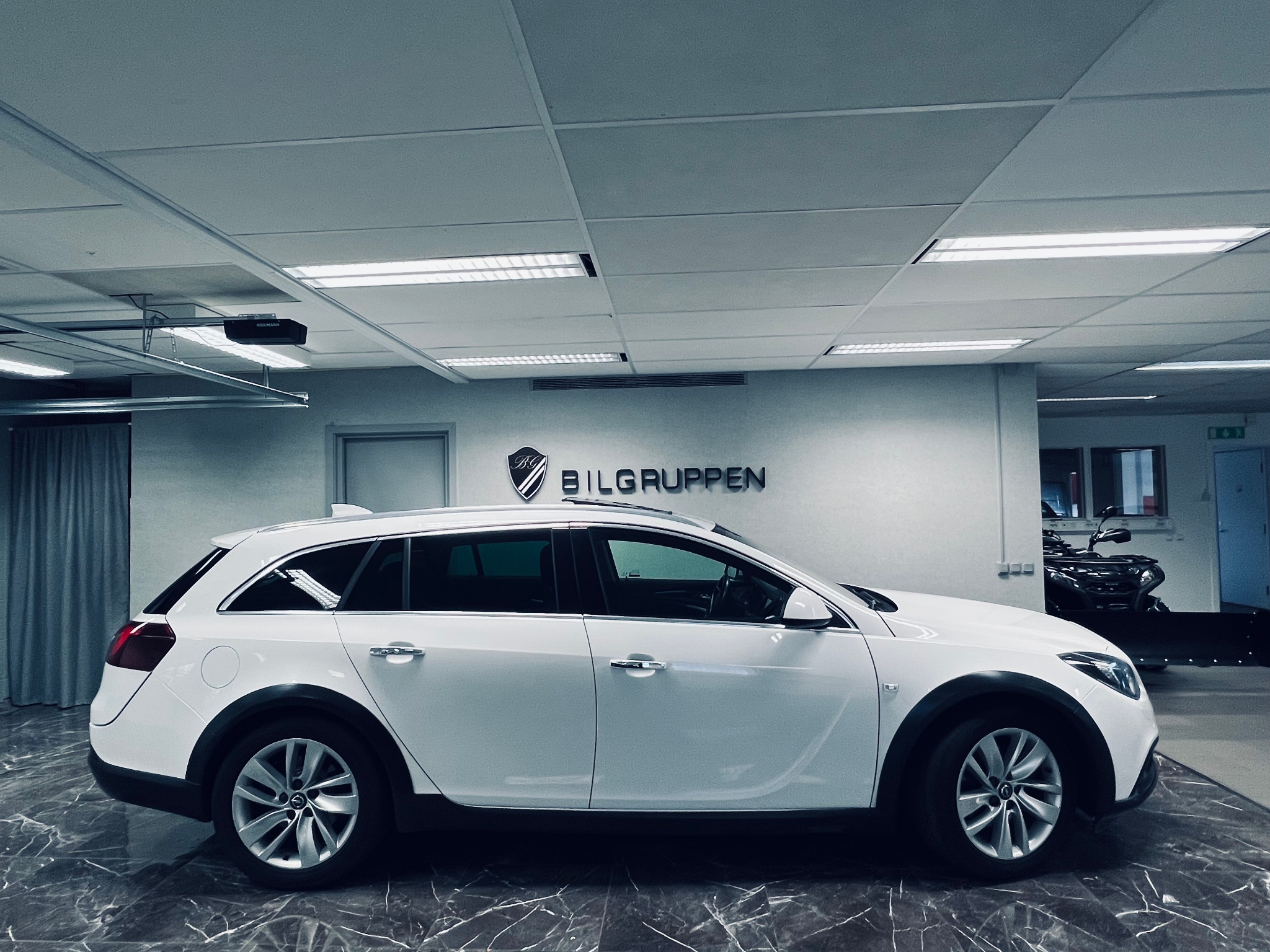 Opel Insignia Country 2.0 CDTI 4x4 2017, bild 3/55