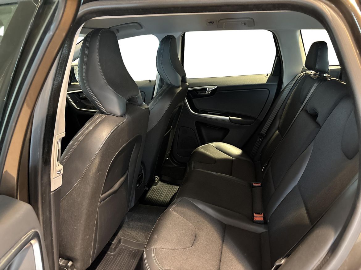 Volvo XC60 D4 AWD Momentum Business E 2016, bild 7/34