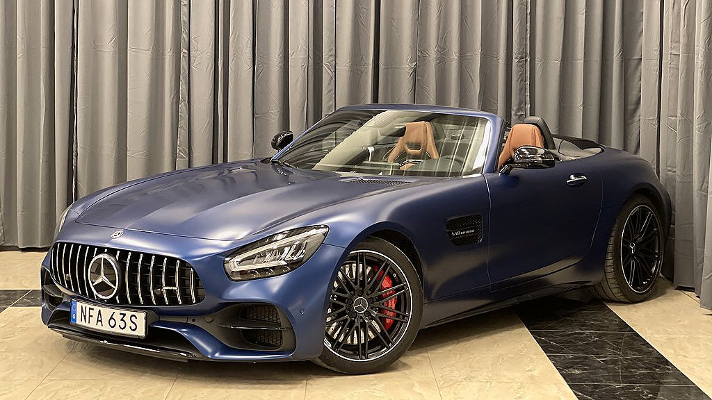 Mercedes-Benz AMG GT C Roadster har en V8-motor på 557 hästkrafter. 