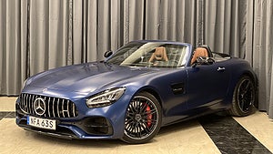 Mercedes-Benz AMG GT C Roadster har en V8-motor på 557 hästkrafter. 